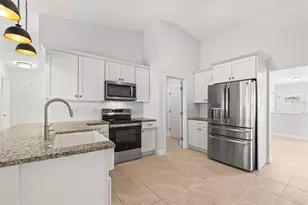 3708 40th Ave W, Bradenton, FL 34205 - Photo 2