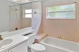 4461 Ascot Cir N, Sarasota, FL 34235 - Photo 8