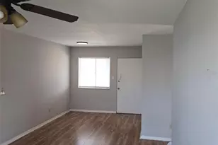 3101 Bee Ridge Rd, Sarasota, FL 34239 - Photo 4