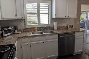 2914 Trudy Ln, Tampa, FL 33611 - Photo 4