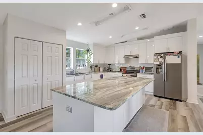 2425 21st Street #B, Sarasota, FL 34234 - Photo 2