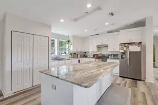 2425 21st St, Sarasota, FL 34234 - Photo 2