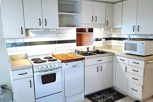 3275 26th Ave E, Bradenton, FL 34208 - Photo 6