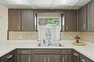 2105 W Barclay Rd, Tampa, FL 33612 - Photo 24