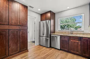 4428 Meadow Creek Cir, Sarasota, FL 34233 - Photo 12