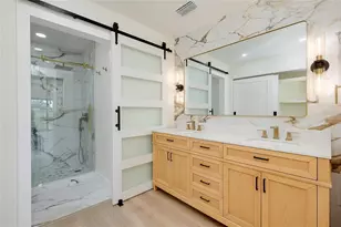 2221 Meadowlake Ct, Sarasota, FL 34235 - Photo 18