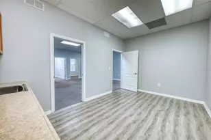 1040 E Brandon Blvd, Brandon, FL 33511 - Photo 16