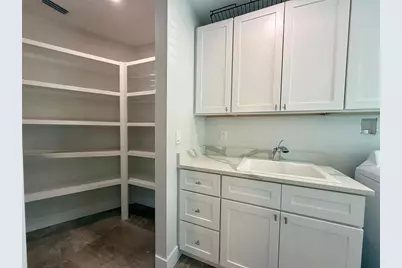 3231 E Forest Lake Drive, Sarasota, FL 34232 - Photo 18