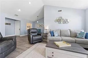 3625 57th Ave Dr W, Bradenton, FL 34210 - Photo 8