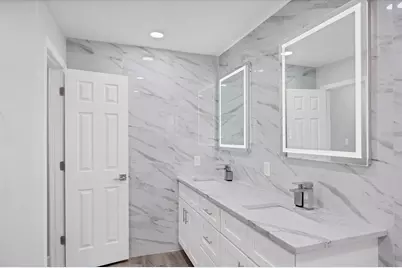 618 Eastpointe Court, Sarasota, FL 34232 - Photo 22