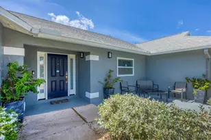 618 Eastpointe Ct, Sarasota, FL 34232 - Photo 8
