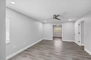 618 Eastpointe Ct, Sarasota, FL 34232 - Photo 4