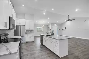 618 Eastpointe Ct, Sarasota, FL 34232 - Photo 14