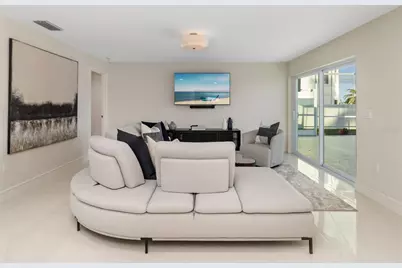 480 Cleveland Drive, Sarasota, FL 34236 - Photo 10