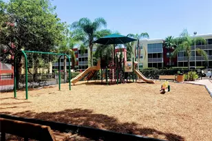 2650 Coconut Bay Ln, Sarasota, FL 34237 - Photo 24