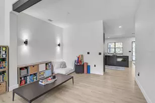 3635 80th Dr E, Sarasota, FL 34243 - Photo 8