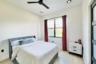 3635 80th Dr E, Sarasota, FL 34243 - Photo 8