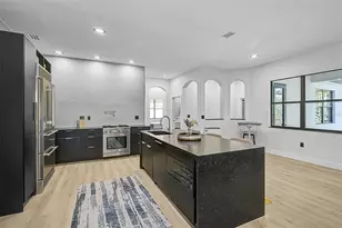 3635 80th Dr E, Sarasota, FL 34243 - Photo 18