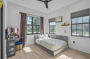 3635 80th Dr E, Sarasota, FL 34243 - Photo 10