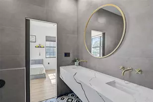 3635 80th Dr E, Sarasota, FL 34243 - Photo 12