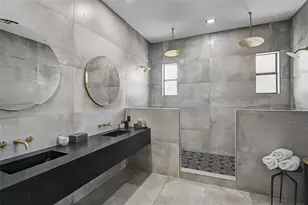 3635 80th Dr E, Sarasota, FL 34243 - Photo 38