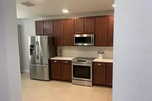 690 Hadley Pl E, Naples, FL 34104 - Photo 6