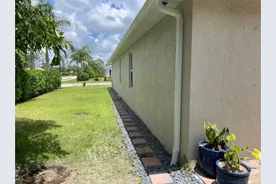 690 Hadley Place E, Naples, FL 34104 - Photo 38