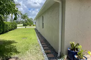 690 Hadley Pl E, Naples, FL 34104 - Photo 38