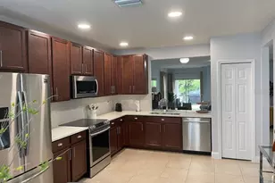690 Hadley Pl E, Naples, FL 34104 - Photo 10