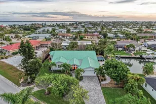 664 Key Royale Dr, Holmes Beach, FL 34217 - Photo 62