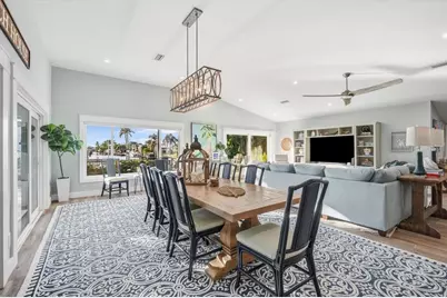 664 Key Royale Drive, Holmes Beach, FL 34217 - Photo 18