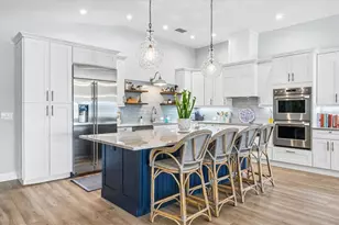 664 Key Royale Dr, Holmes Beach, FL 34217 - Photo 12