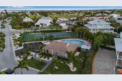 718 Key Royale Drive, Holmes Beach, FL 34217 - Photo 92