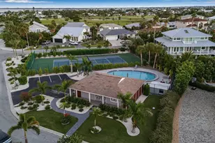 718 Key Royale Dr, Holmes Beach, FL 34217 - Photo 92