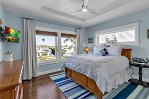 718 Key Royale Dr, Holmes Beach, FL 34217 - Photo 66