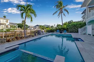 718 Key Royale Dr, Holmes Beach, FL 34217 - Photo 82