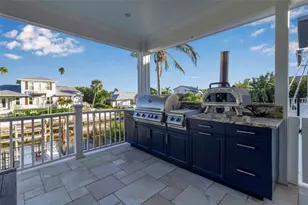 718 Key Royale Dr, Holmes Beach, FL 34217 - Photo 46