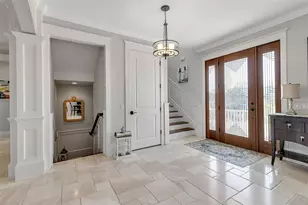 718 Key Royale Dr, Holmes Beach, FL 34217 - Photo 10