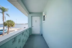 611 Gulf Dr N, Bradenton Beach, FL 34217 - Photo 4