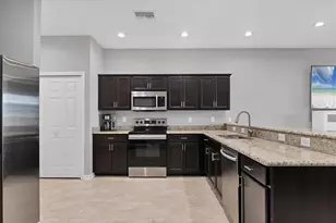 1314 Grantham Dr, Sarasota, FL 34234 - Photo 8