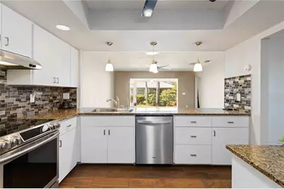 4202 Center Pointe Lane #30, Sarasota, FL 34233 - Photo 12