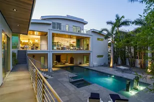 1365 Harbor Dr, Sarasota, FL 34239 - Photo 4