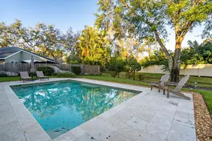 1046 Greystone Ln, Sarasota, FL 34232 - Photo 8