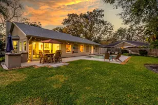 1046 Greystone Ln, Sarasota, FL 34232 - Photo 2