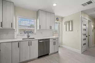 5830 Midnight Pass Rd, Sarasota, FL 34242 - Photo 4