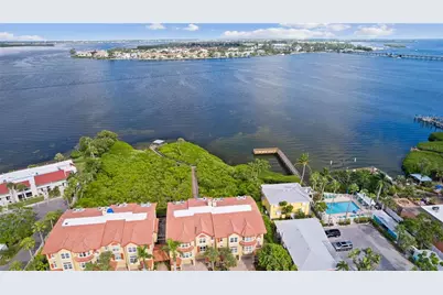 301 17th Street N, Bradenton Beach, FL 34217 - Photo 2