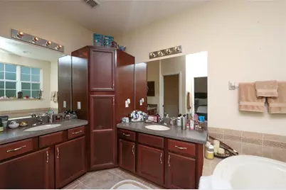 8114 Villa Grande Court, Sarasota, FL 34243 - Photo 14