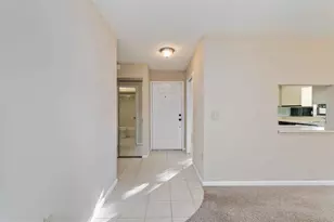 121 Oak Hill Dr, Sarasota, FL 34232 - Photo 6