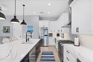 8020 Clearwater Ct, Sarasota, FL 34241 - Photo 10