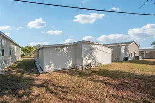 111 Lakeview Dr, Palmetto, FL 34221 - Photo 22